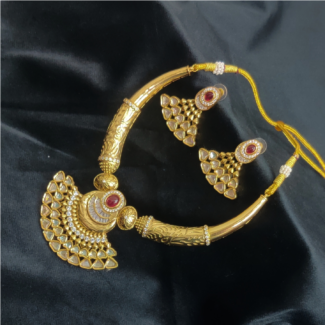 GOLDPLATED PIPE SET WITH KUNDAN