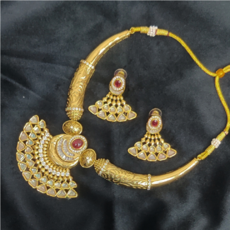 GOLDPLATED PIPE SET WITH KUNDAN